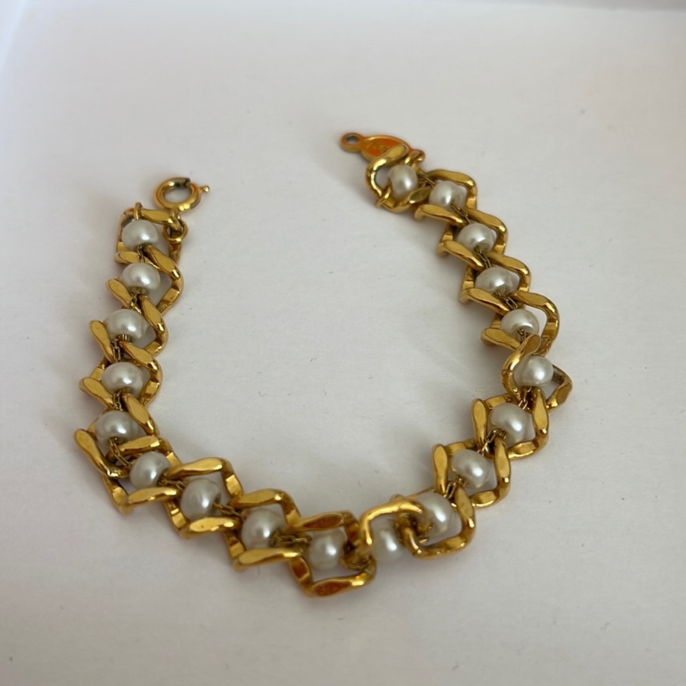 Vintage Napier bracelet gold finish with pearl